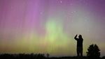Saat Hujan Meteor Perseid dan Aurora Borealis Menyatu di Langit Rusia