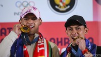 Peraih medali emas Olimpiade 2024 Rizki Juniansyah dan Veddriq Leonardo tiba di Tanah Air.
