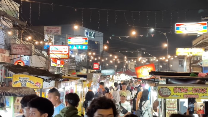 Shanty di China kulineran di Pasar Lama Tangerang