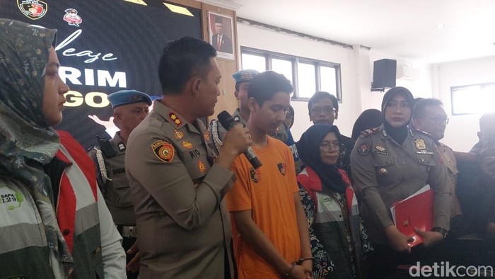Suami selebgram Cut Intan Nabila, Armor Toreador, ditangkap terkait KDRT. Kapolres Bogor AKBP Rio Wahyu Anggoro menyatakan akan menindak tegas pelaku KDRT. (M Sholihin/detikcom)