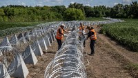 Dalam serangan lintas batas terbesarnya dalam perang hingga saat ini, Ukraina mengatakan telah menguasai 74 permukiman di wilayah Kursk Rusia dan masih terus maju, memperoleh kemajuan satu hingga tiga km dalam 24 jam terakhir. Operasi kejutan tersebut telah memberi Ukraina keuntungan medan perang terbesarnya sejak 2022 setelah berbulan-bulan tertinggal.