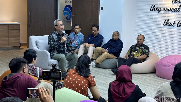 Usman Kansong mengundurkan diri