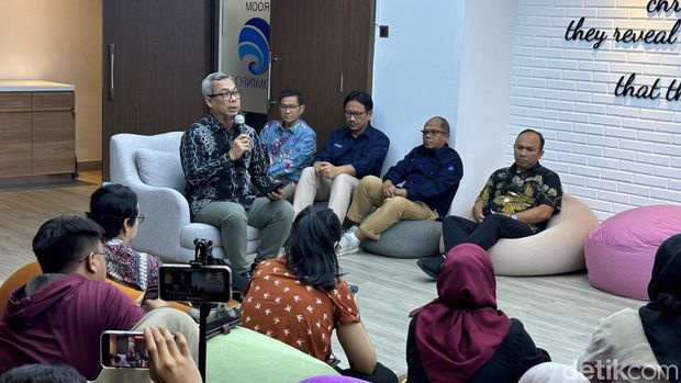 Usman Kansong mengundurkan diri