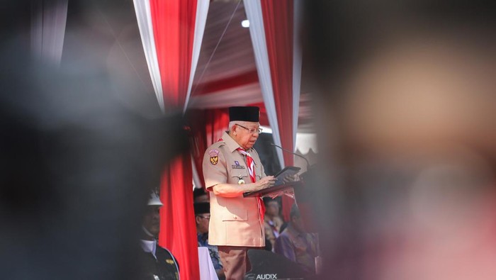 Wapres hadiri upacara HUT ke-63 Pramuka Wakil Presiden Ma`ruf Amin (kanan) bersama Ketua Kwarnas Pramuka Budi Waseso (kiri) mengikuti upacara HUT ke-63 Pramuka di Buperta Cibubur, Jakarta, Rabu (14/8/2024). Peringatan Hari Pramuka 2024 yang diikuti 10.000 anggota pramuka dari seluruh Kwatir Daerah se-Indonesia tersebut bertema Pramuka Berjiwa Pancasila Untuk Menjaga Keutuhan NKRI. ANTARA FOTO/Asprilla Dwi Adha/foc.