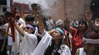Warga di Kota Meksiko menghidupkan kembali budaya suku Aztec, mengenang 503 tahun sejak jatuhnya ibu kota Tenochtitlan ke penjajah Spanyol.  