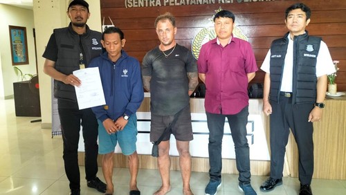 Warga Rusia, Anton Viktorovich ditangkap polisi karena berbuat onar di rumah warga Jimbaran, Suarna Dyasa.