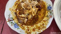 Ada juga lauk lain, yakni empal goreng dan tahu semur seharga Rp 45.000. Empalnya empuk dan tahu gorengnya berukuran besar. Foto: detikcom/Riska Fitria