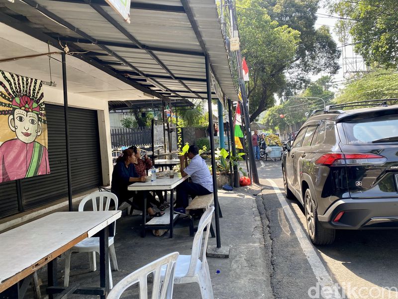 Warung Betawi Babe Patal Senayan