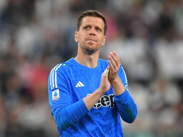 9 Pesepakbola Top yang Pensiun Tahun Ini, Ada Fellaini hingga Szczesny