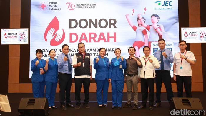 Kegiatan donor darah dan operasi katarak sebagai bentuk aksi kepedulian untuk sesama digelar di Jakarta, Kamis (15/8/2024).