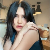 Selebgram seksi Angela Lee kembali ditangkap polisi atas dugaan penipuan dengan modus jual-beli tas mewah. Diketahui sebelumnya di tahun 2018 Angela bersama pria yang saat itu masih menjadi suaminya, David Herdian Sugito, ditangkap karena kasus penipuan berbisnis tas impor. Foto: Instagram/@angelalee87