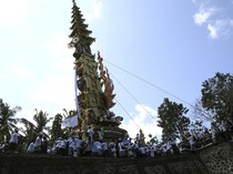 Bade Setinggi 30 Meter Bawa 220 Jenazah Saat Ngaben di Bali