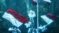 Salah satu kegiatan menyemarakkan HUT RI yaitu pengibaran bendera Merah Putih di Sea World.