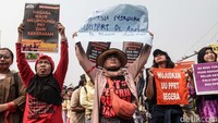 Dengan tidak terlindunginya PRT, yang mayoritas perempuan, jutaan keluarga Indonesia pun terancam tidak mampu memiliki ibu dan guru yang bisa menanamkan nilai-nilai budi pekerti bagi generasi penerus bangsa.  