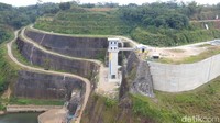 Proses penggenangan diawali dengan menutup terowongan pengelak aliran Sungai Citanduy. Air dari aliran Sungai Citanduy otomatis akan memenuhi Bendungan dengan waktu 2 bulan (Foto: Dadang Hermansyah/detikJabar).