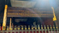 Tak jauh dari rumah Ni Made Liran, terlihat sebuah rumah panggung, yang dikatakan sebagai rumah tinggalnya kakek Soekarno yaitu Nyoman Pasek bersama istrinya Ni Made Liran. Serta anak-anaknya, Made Pasek dan Nyoman Rai Srimben.