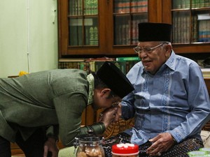 Cak Imin Sowan ke Kiai NU Sukron Mamun, Bahas Kisruh PKB-PBNU