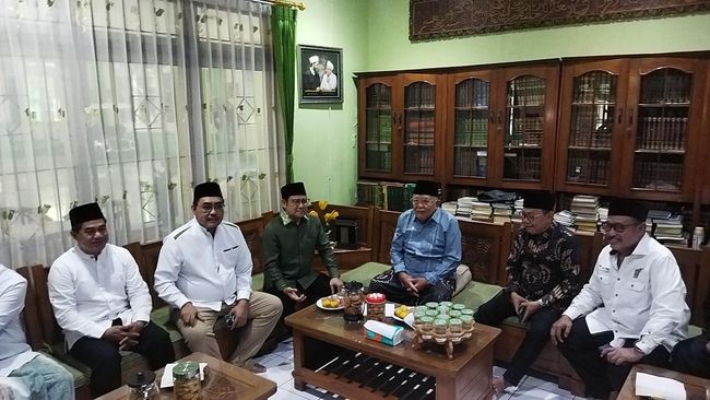 Cak Imin Sowan ke Kiai Sukron