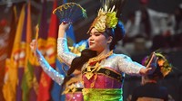 Acara juga dimeriahkan dengan deretan penampilan Unit Kegiatan Mahasiswa (UKM) yang berada di lingkungan kampus.