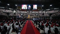 Pengenalan Kehidupan Kampus bagi Mahasiswa Baru (PKKMB) Universitas Pembangunan Nasional “Veteran” Jakarta (UPNVJ) berlangsung selama dua hari pada 12-13 Agustus 2024. Acara dimulai dengan sambutan Rektor UPNVJ Anter Venus, yang di awal pidato memberikan gambaran mengenai sejarah berdirinya kampus tercinta yang diperjuangkan para veteran di masa lalu.
