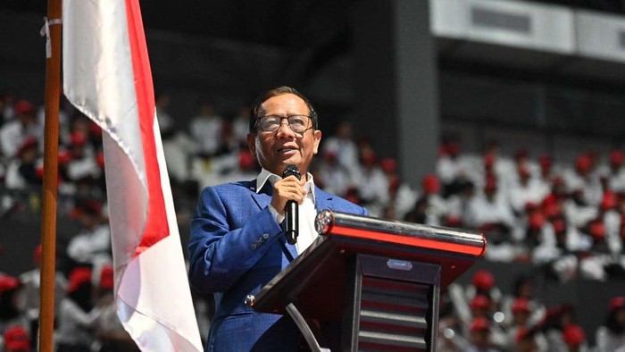 Pengenalan Kehidupan Kampus bagi Mahasiswa Baru (PKKMB) Universitas Pembangunan Nasional “Veteran” Jakarta (UPNVJ)  di tahun 2024 berlangsung meriah lewat kehadiran deretan narasumber kompeten dan guest star ternama, mulai dari eks Menko Polhukam Mahfud MD hingga grup musik HIVI!.