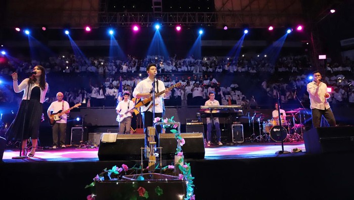 Pengenalan Kehidupan Kampus bagi Mahasiswa Baru (PKKMB) Universitas Pembangunan Nasional “Veteran” Jakarta (UPNVJ)  di tahun 2024 berlangsung meriah lewat kehadiran deretan narasumber kompeten dan guest star ternama, mulai dari eks Menko Polhukam Mahfud MD hingga grup musik HIVI!.