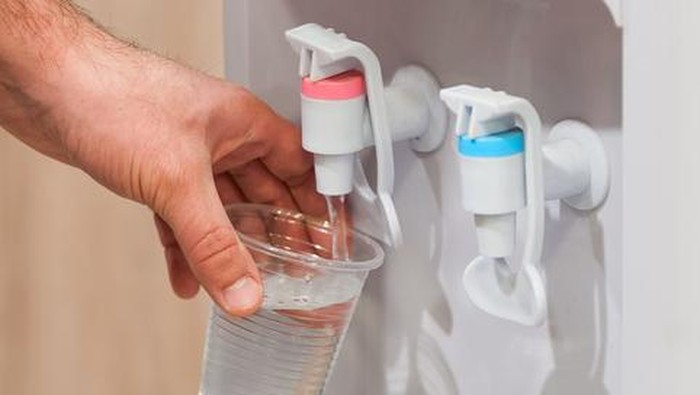 Dispenser air minum