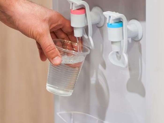 Dispenser air minum