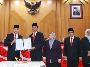 DPRD dan Pemkot Surabaya Sahkan APBD 2025 Sebesar Rp 12,3 Triliun