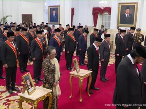 Pencipta Salawat Badar dan Harry Roesli Dianugerahi Tanda Kehormatan dari Jokowi