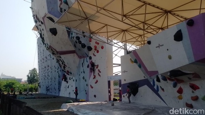 Jakarta International Climbing Wall Park, Arena Latihan dan Tempat Nongkrong Atlet Fasilitas latihan yang berstandar internasional jadi penunjang kemampuan untuk para atlet panjat dinding. Di Jakarta, terdapat area latihan panjat tebing dengan standar internasional yakni Jakarta International Climbing Wall Park.