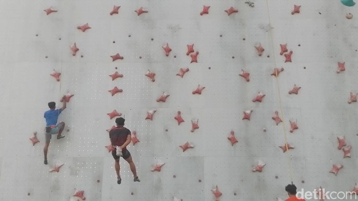 Jakarta International Climbing Wall Park di Jalan Asoca, Cakung Timur, Jaktim