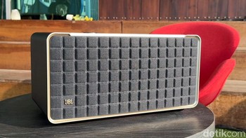 JBL Authentics series sudah dapat dibeli di toko offline dan online JBL di Indonesia. JBL Authentics 500 dapat dibeli dengan harga Rp 10.999.000. Foto: Adi Fida Rahman/detikINET