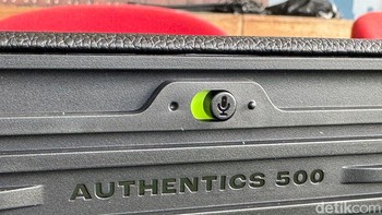 Speaker ini juga bisa memutar musik langsung dari layanan streaming dan mendukung asisten suara seperti Alexa dan Google Assistant. Foto: Adi Fida Rahman/detikINET