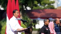 Jokowi juga memberikan bonus kepada semua atlet yang berlaga di ajang Olimpiade.