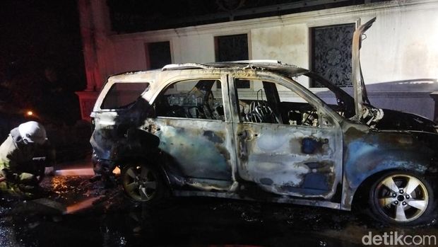 Penampakan Rush hangus terbakar di Jalan Mlese-Cawas, Trucuk, Klaten, Kamis (15/8/2024) malam.