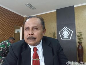Seragam Gratis Mulai Dibagikan ke Siswa Baru di Blitar