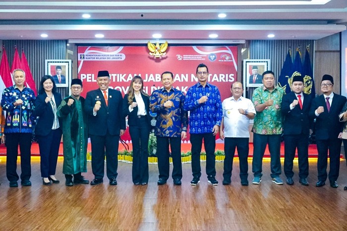 Ketua MPR RI Bambang Soesatyo saat menghadiri acara pengambilan sumpah jabatan notaris Gladys Raditya Sartika di Kanwil Kemenkumham DKI Jakarta.