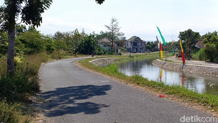 Lokasi begal payudara Nmax teror 2 perempuan di Selokan Mataram, Bamping, Sleman. Foto diambil Kamis (15/8/2024).