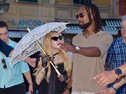 Foto: Madonna dan Pacar Berondong Barunya Liburan di Italia, Beda 37 Tahun