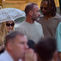 Madonna kedapatan sedang berada di Portofino, Italia, baru-baru ini. Penyanyi 65 tahun itu tak sendiri, karena ia ditemani seorang pria yang disebut-sebut kekasih barunya. Nama pria tersebut Akeem Morris. (Foto: MEGA/GC Images via Getty Images)