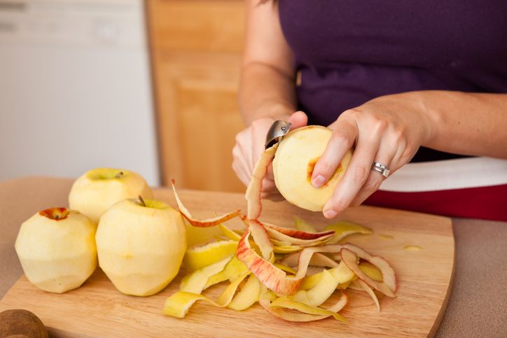 Mencuci buah