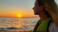 Karena berangkat pagi hari, kita bisa melihat sunrise yang memukau seperti in lho!