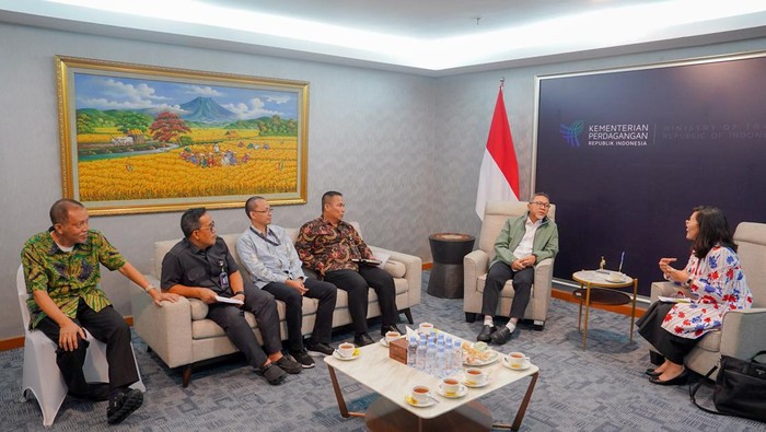 Menteri Perdagangan, Zulkifli Hasan atau Zulhas menerima kunjungan tim Google Indonesia di kantornya hari ini.
