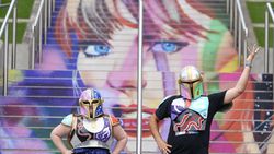 Mural Taylor Swift Hiasi Tangga Stadion Wembley London Mural Taylor Swift Hiasi Tangga Stadion Wembley London