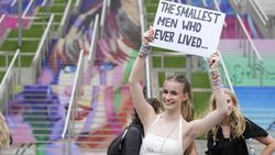 Mural Taylor Swift Hiasi Tangga Stadion Wembley London Mural Taylor Swift Hiasi Tangga Stadion Wembley London