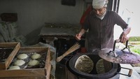 Mereka masih bertahan karena belum memiliki tempat pengungsian lain.   
