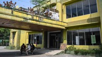 Pemerintah Provinsi DKI Jakarta telah memberikan himbauan kepada pencari suaka untuk mengosongkan gedung pada hari ini Kamis (15/8).  
