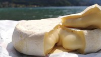 TasteAtlas mengeluarkan daftar Top 100 Cheeses in the World. Pada posisi 10 ada keju Reblochon asal Prancis. Berbahan susu sapi, keju ini harus harus dimatangkan setidaknya selama 15 hari di departemen Savoie dan Haute-Savoie di Prancis. Foto: TasteAtlas