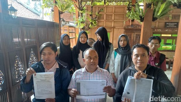 Ketua LP3HI sekaligus Penggugat I Arif Sahudi, saat konferensi pers di kawasan Kecamatan Serengan, Kota Solo, Kamis (15/8/2024).